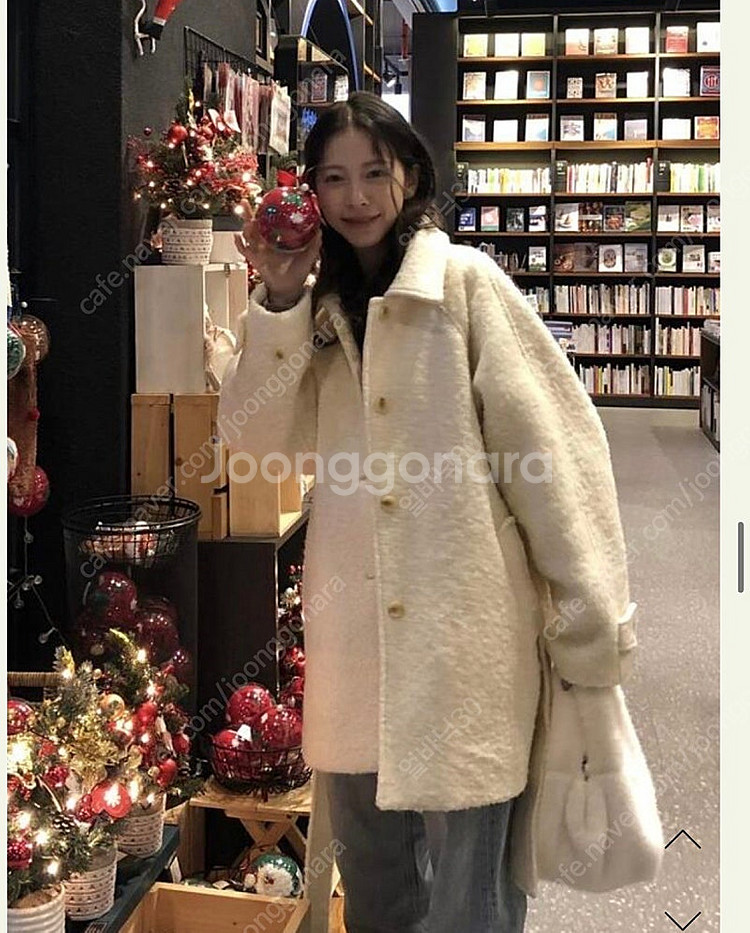 쇼핑몰 PERSONA 페르소나 부클하프코트 판매합니다--1