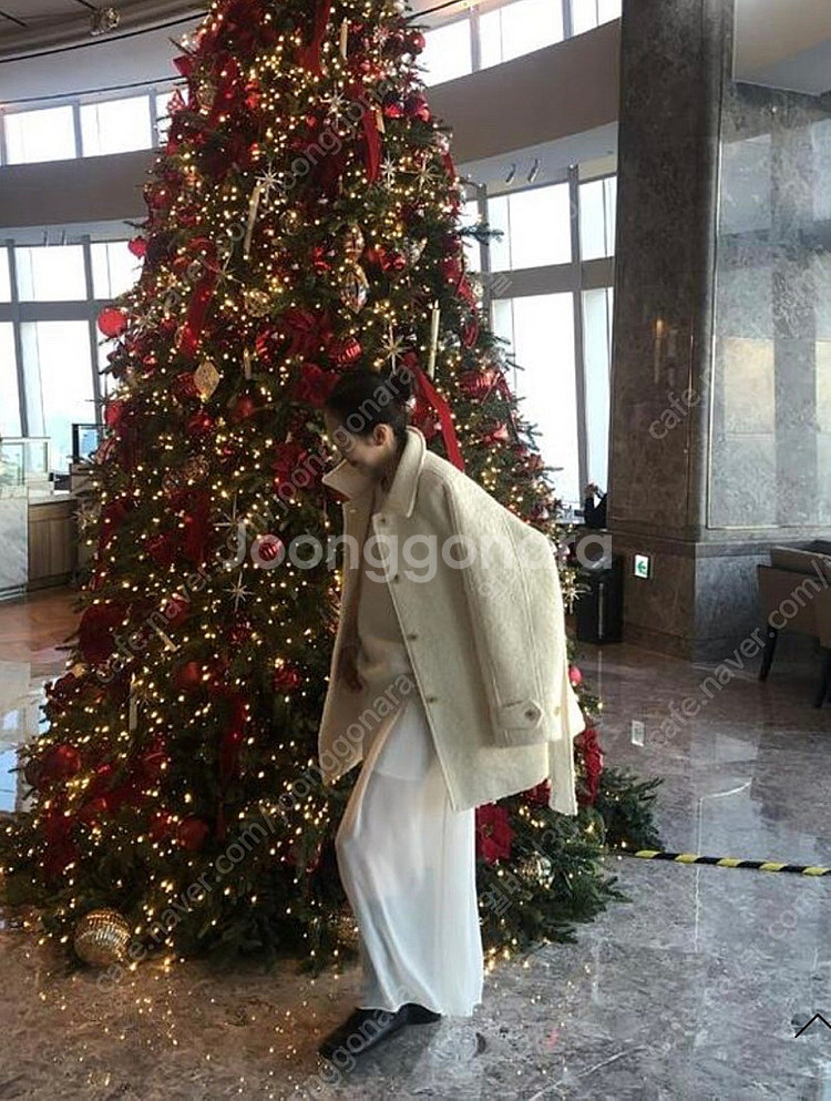 쇼핑몰 PERSONA 페르소나 부클하프코트 판매합니다--3