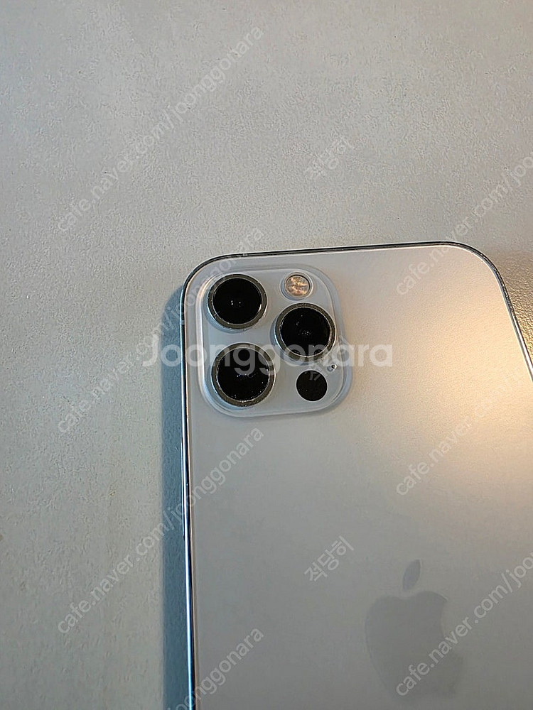 아이폰 12프로 256GB 화이트 팝니다.--2