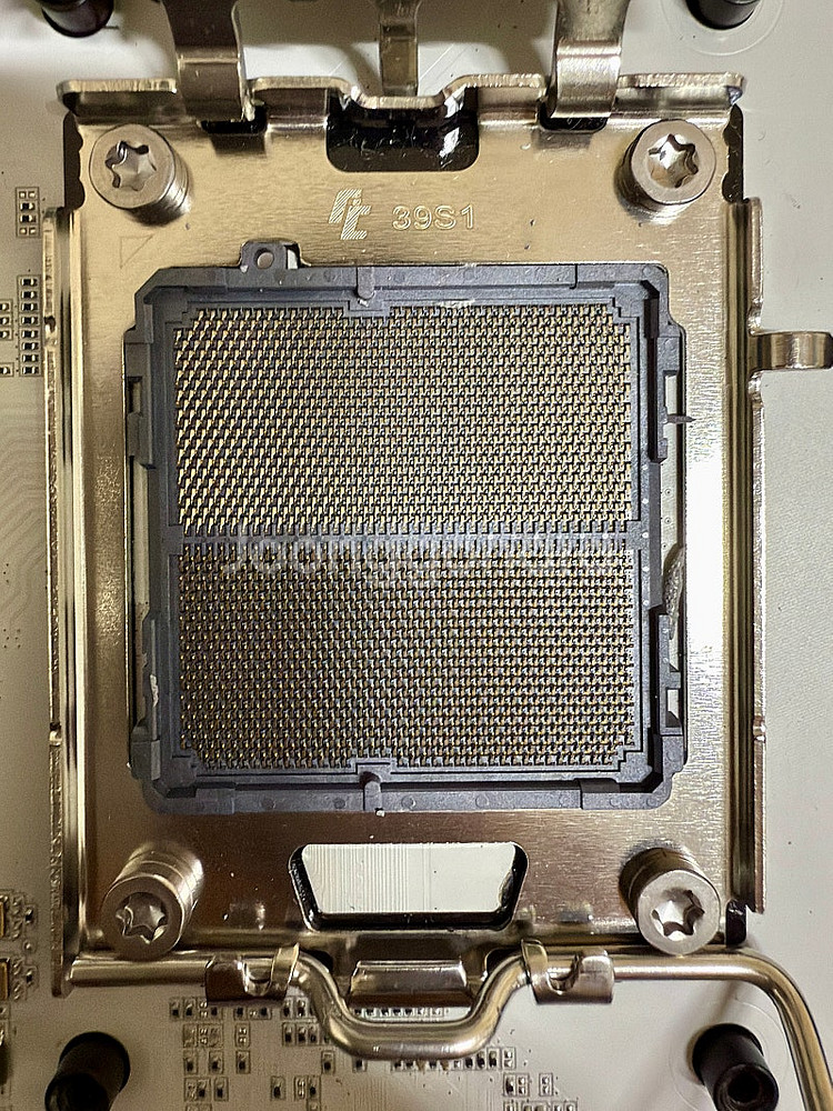 B650M AORUS ELITE AX ICE 팝니다!--1