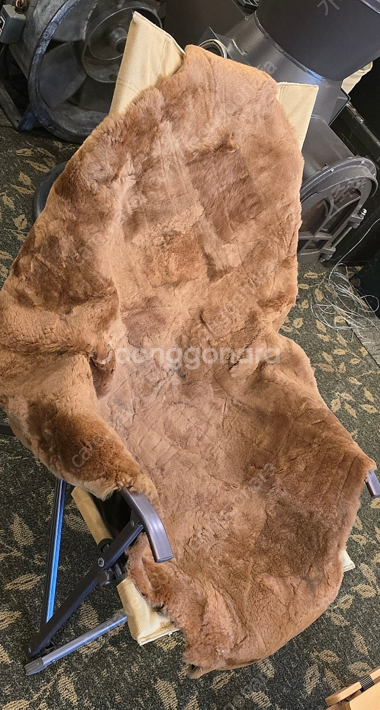 여러가지 캠핑용품 판매합니다. 양털 러그, ,알미늄 척...--1
