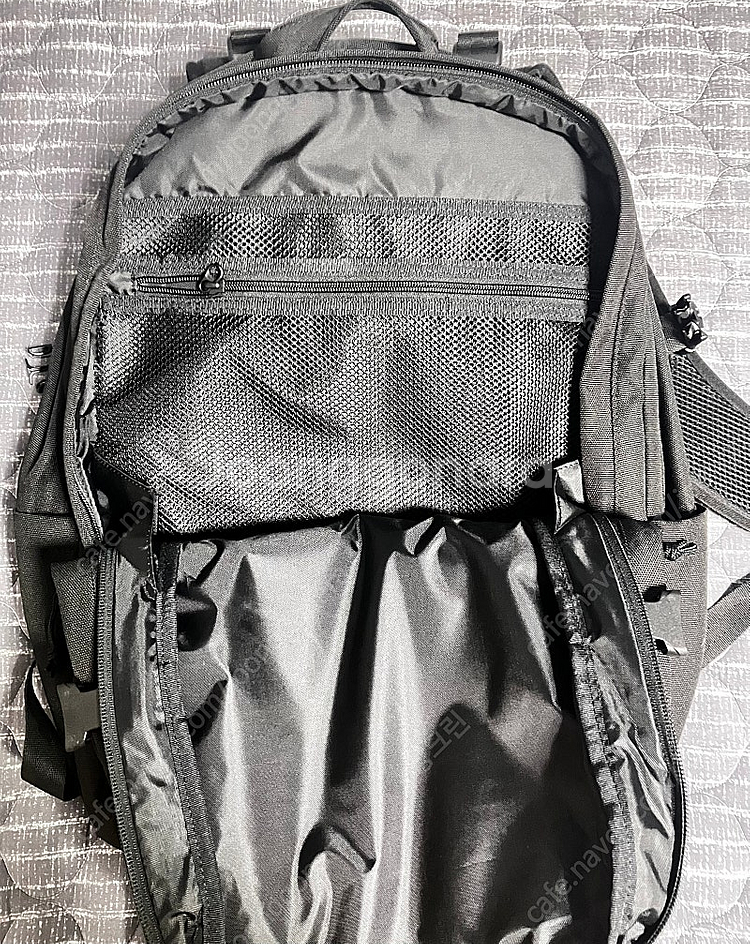 무신사 백팩 블랙--3