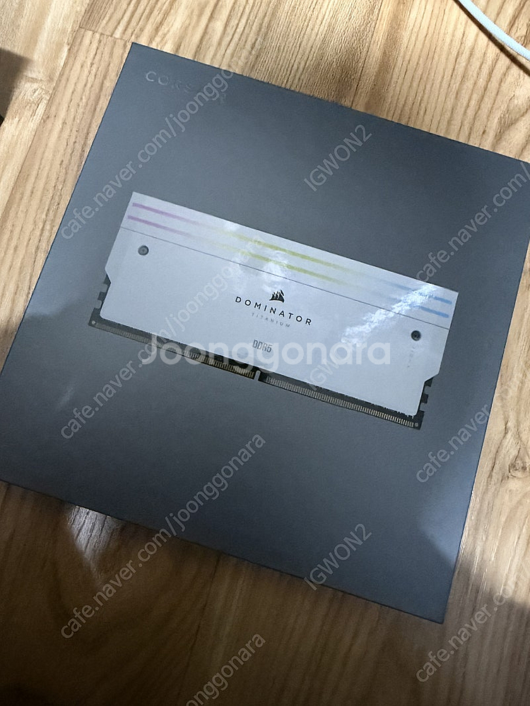 커세어 도미네이터 ddr5-6000 CL30 티타늄 화이트패키지 32GB x 2(64GB) 팝니다.--0
