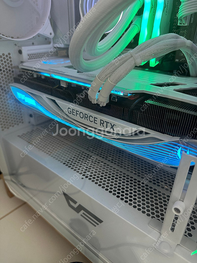 조탁 ZOTAC RTX 4090 AERO White--1