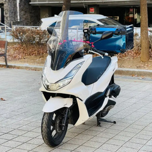 혼다 pcx125 흰색 22년식 abs모델 깔끔한매물 초급처 합니다!!!!!