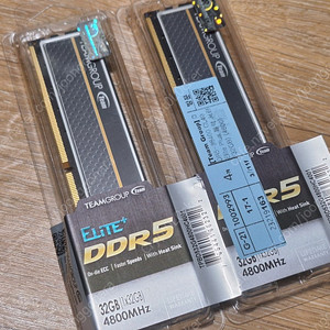 TeamGroup DDR5-4800 CL40 Elite Plus 32GB 두개 판매합니다