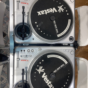 Vestax PDX-2000 턴테이블 2대