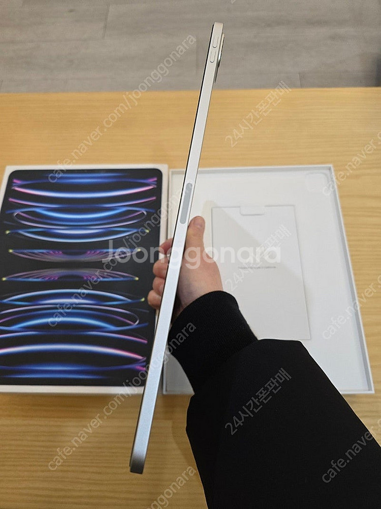 아이패드프로6세대12.9실버256gb M2칩 wifi판...--6