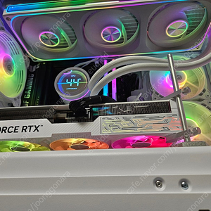 (신품) 9800x3d, b850m tuf, rtx5080 화이트 본체