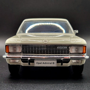 1/24 ATLAS OPEL ADMIRAL B 화이트 색상 판매합니다. 교쇼 오토아트 미니챔프 다이캐스트 모형차