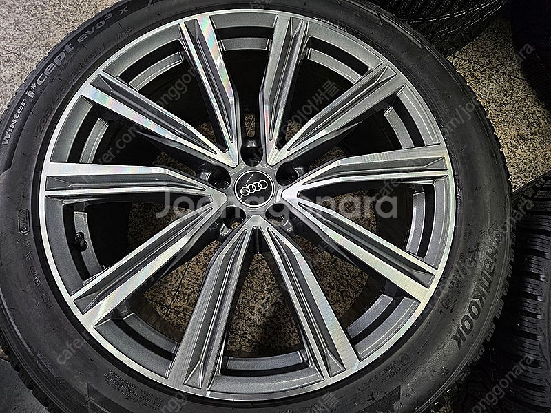 [판매] 아우디 Q8 55TDI 정품 21인치 휠과 윈...--2