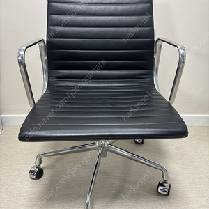 허먼밀러 임스 알루미늄 그룹 체어 팝니다. (Eames Aluminum Group Management Chair)