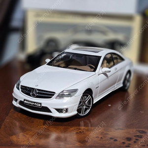 1:18 오토아트 CL63 AMG 화이트 팝니다.