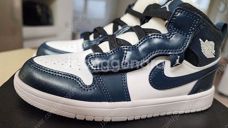 나이키 조던 운동화 200 사이즈 JORDAN 1MID...--2