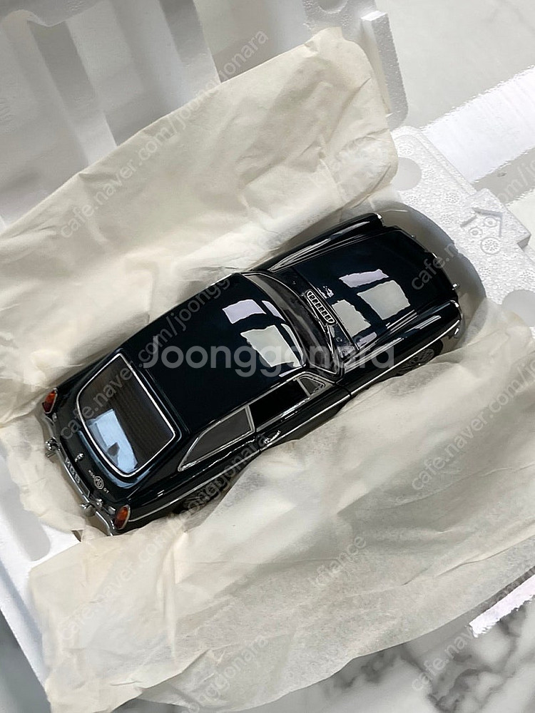오토아트 1:18 다이캐스트 MGB GT 쿠페 MK Ⅱ...--4