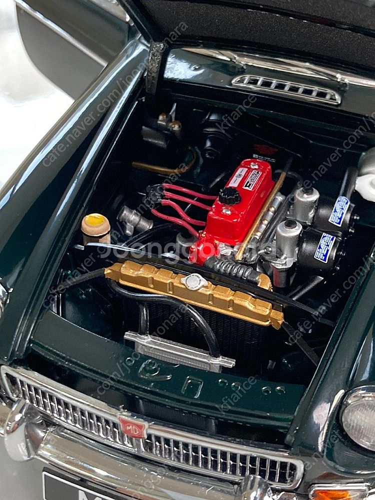 오토아트 1:18 다이캐스트 MGB GT 쿠페 MK Ⅱ...--5