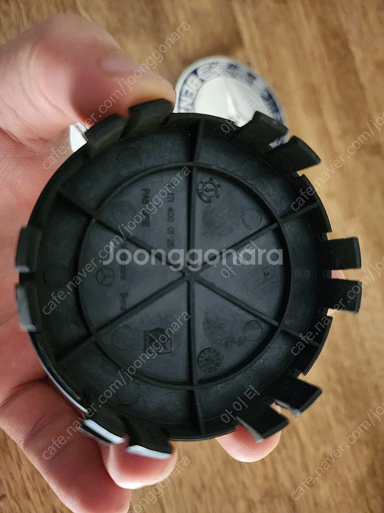 벤츠 휠캡 정품 4개 판매합니다--3