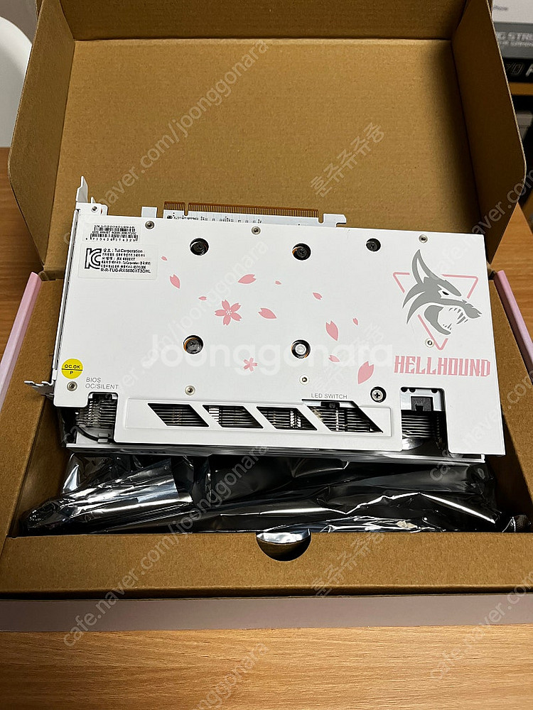 RX 6650XT Pink Edition--1