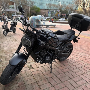 CB650 블랙 2023년식 팝니다.