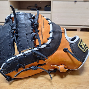 (좌투)1루 미트 제트 스티어하이드 판매합니다.