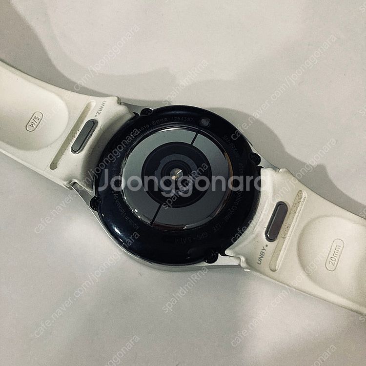 갤럭시 워치6 실버 40MM 액정깨끗! 케이블포함 9만...--2
