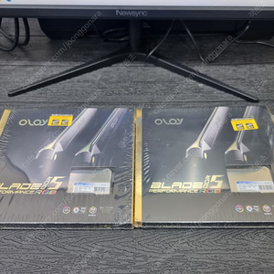 OLOy DDR5-6200 CL36 BLADE RGB MIRROR 패키지 (32GB(16Gx2)) 미개봉 2개 판매합니다.