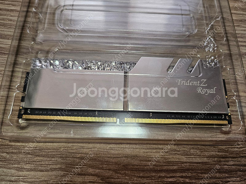 지스킬 ddr4 트라이던트 로얄 16g 한장 판매해요--0
