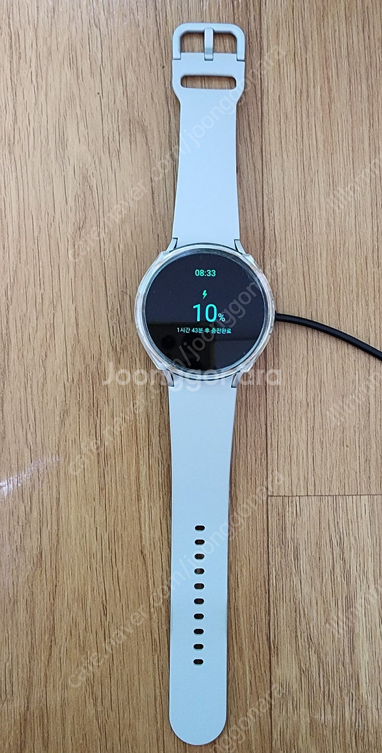 상태좋은 갤럭시워치4 44mm 실버판매합니다--2