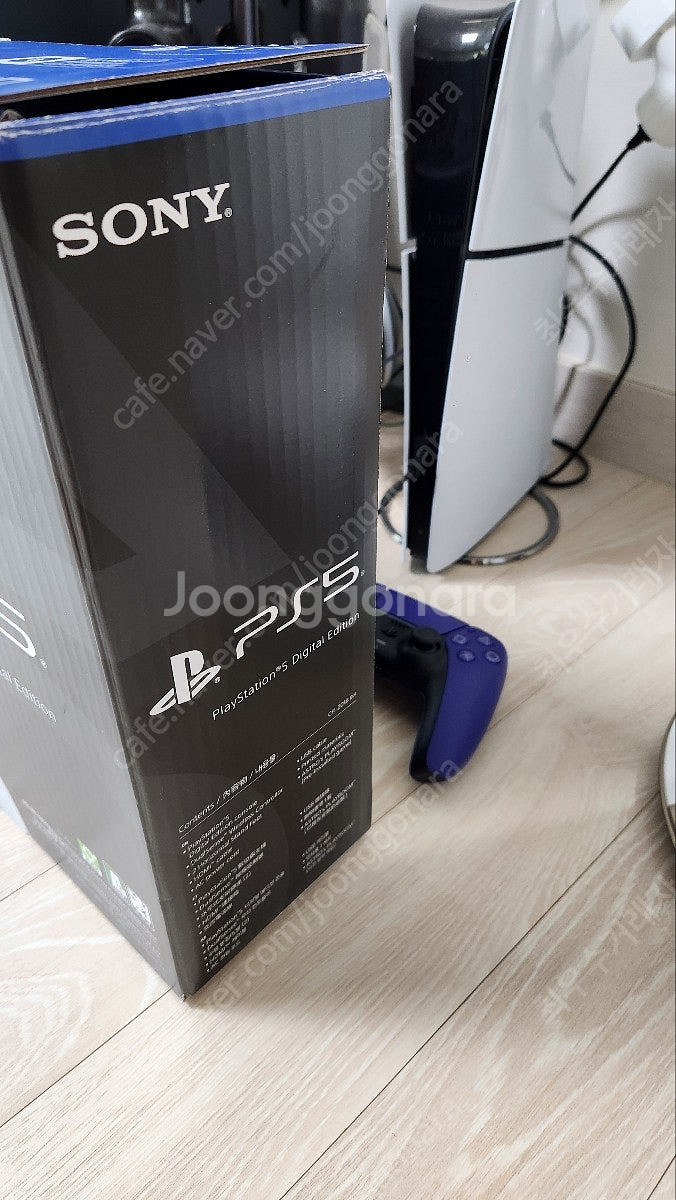 [경기도 시흥시 ]플스5 슬림 디지털 (2018-B) + 추가 패드 1개 판매합니다. (플레이스테이션5, PS5)--0