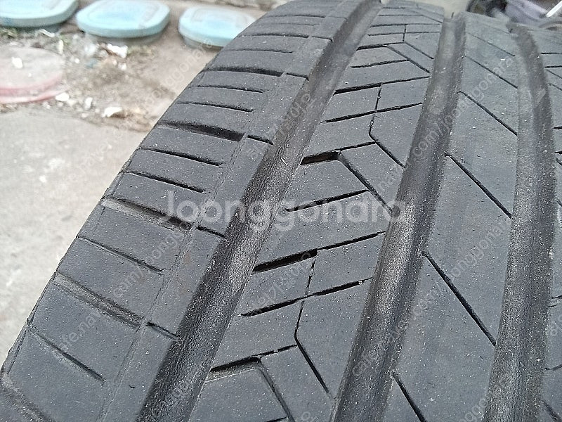 225 45 17 타이어 1짝 (중고) 서울 직거래만합...--3