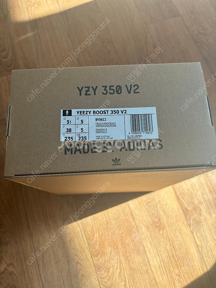 아디다스 이지 부스트 350 V2 코어 블랙레드--0