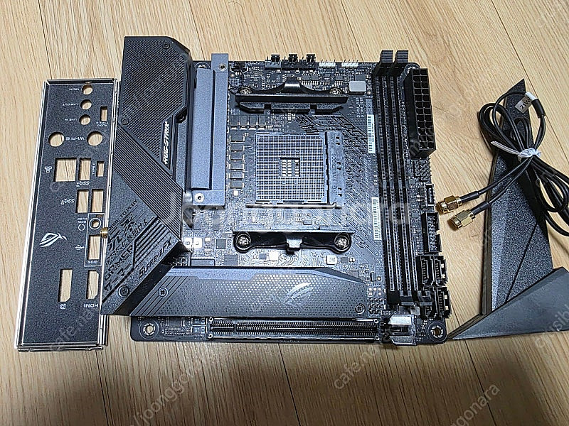 ASUS ROG Strix B550-i gaming i...--1