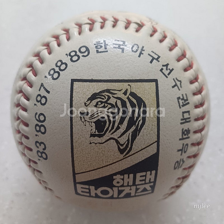 해태타이거즈(83~89년) "6회우승 4연패기념"사인볼--0