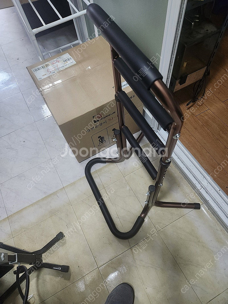 새제품 > 4단 기립지지대/ 이부자리, 침대, 소파, ...--0