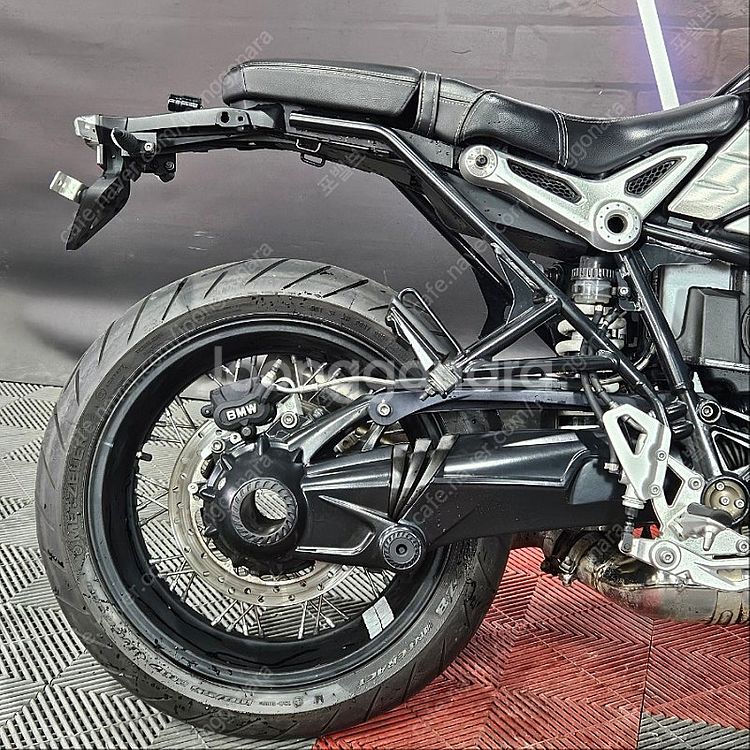 [포밸브] 20년 BMW 알나인티 노멀 : 네이키드 바...--8