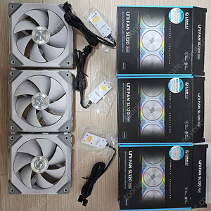 리안리 유니팬 SL120 V1 WHITE 3개 팔아요.