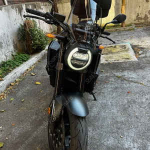 서울 CB650 블랙 2023년식 팝니다.