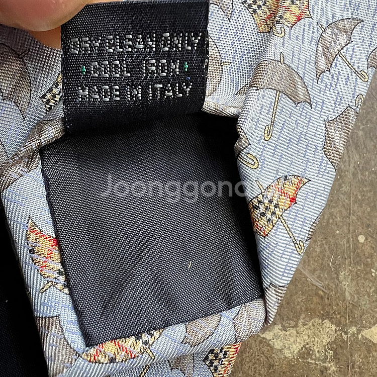 버버리 실크 넥타이 실크100% 메이드인 이태리--4