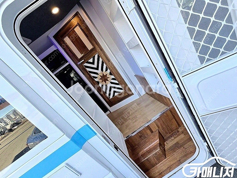 [중대형버스]뉴카운티 캠핑카 (4인승) 중고차 판매합니...--9