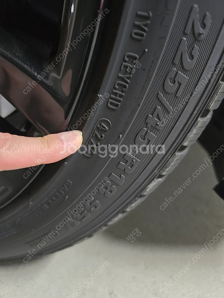 금호윈터크래프트. 225/45/18-앞2개. 255/40/18-뒤2개. 세트. 거의새상품 팝니다--1