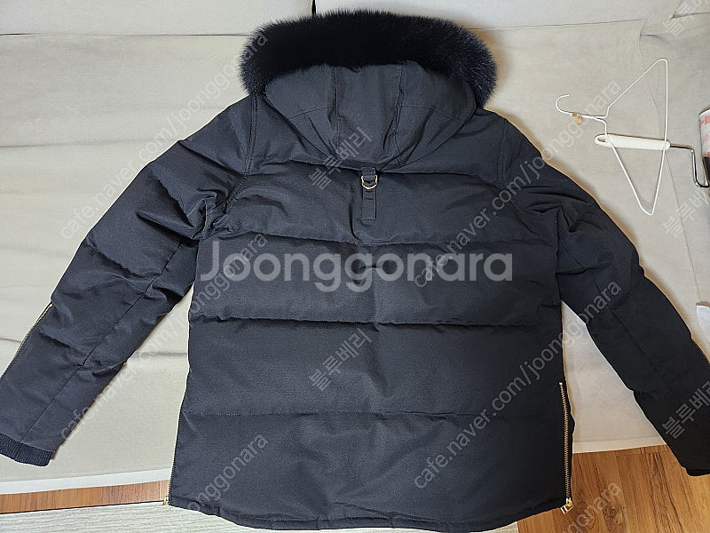무스너클 정품 한정판 금장 쓰리쿼터 남성패딩--3