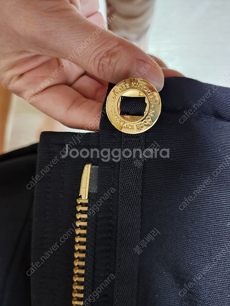 무스너클 정품 한정판 금장 쓰리쿼터 남성패딩--5