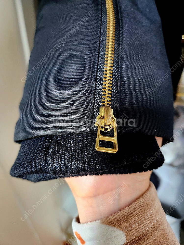 무스너클 정품 한정판 금장 쓰리쿼터 남성패딩--6