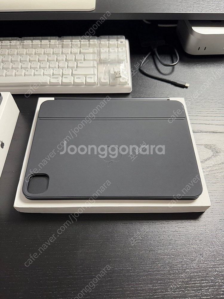 아이패드프로 11 M4 용 매직키보드 스페이스블랙 영문자판 팝니다--0