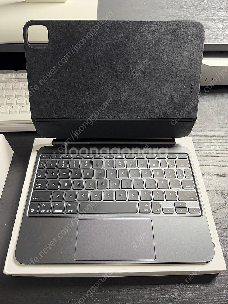 아이패드프로 11 M4 용 매직키보드 스페이스블랙 영문자판 팝니다--1