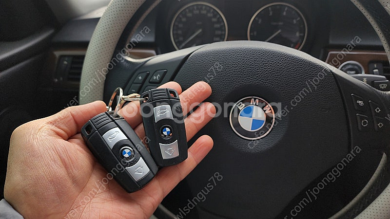 BMW E90 320i--0