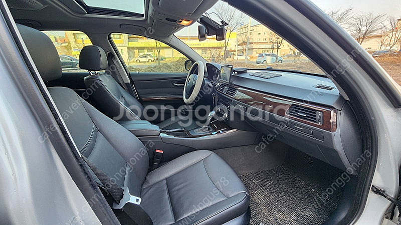 BMW E90 320i--8