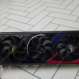 ASUS RTX 4090 ROG STRIX 스트릭스 판매 or 4080 스트릭스 , 슈프림 추가금교환 찾습니다.