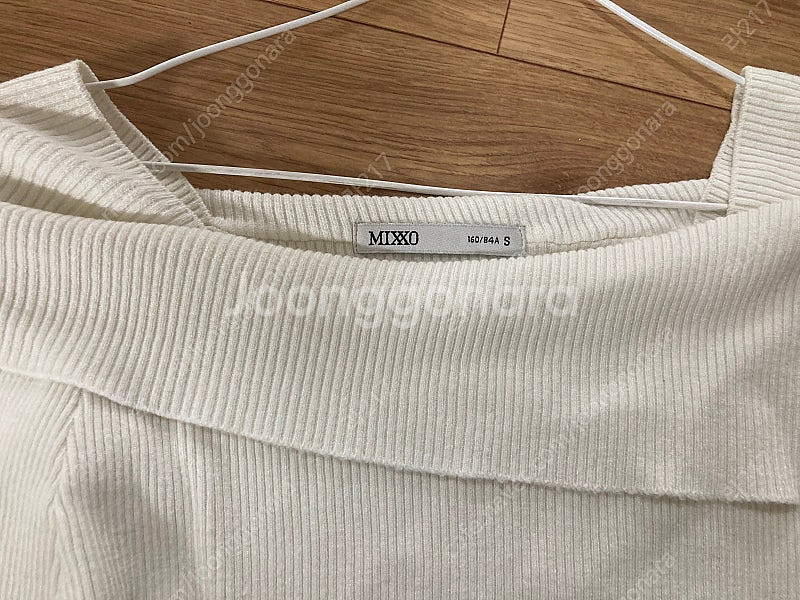 미쏘 언발숄더 스퀘어넥 니트 /아모멘토 낫띵리튼 던스트 더바넷 파사드패턴 리본빛 cos 문달 바이무드 그로브 킨다베...--4