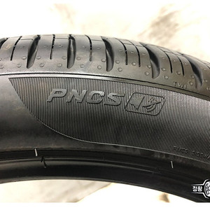 중고타이어 피렐리 피제로올시즌 255/40R20 흡음재